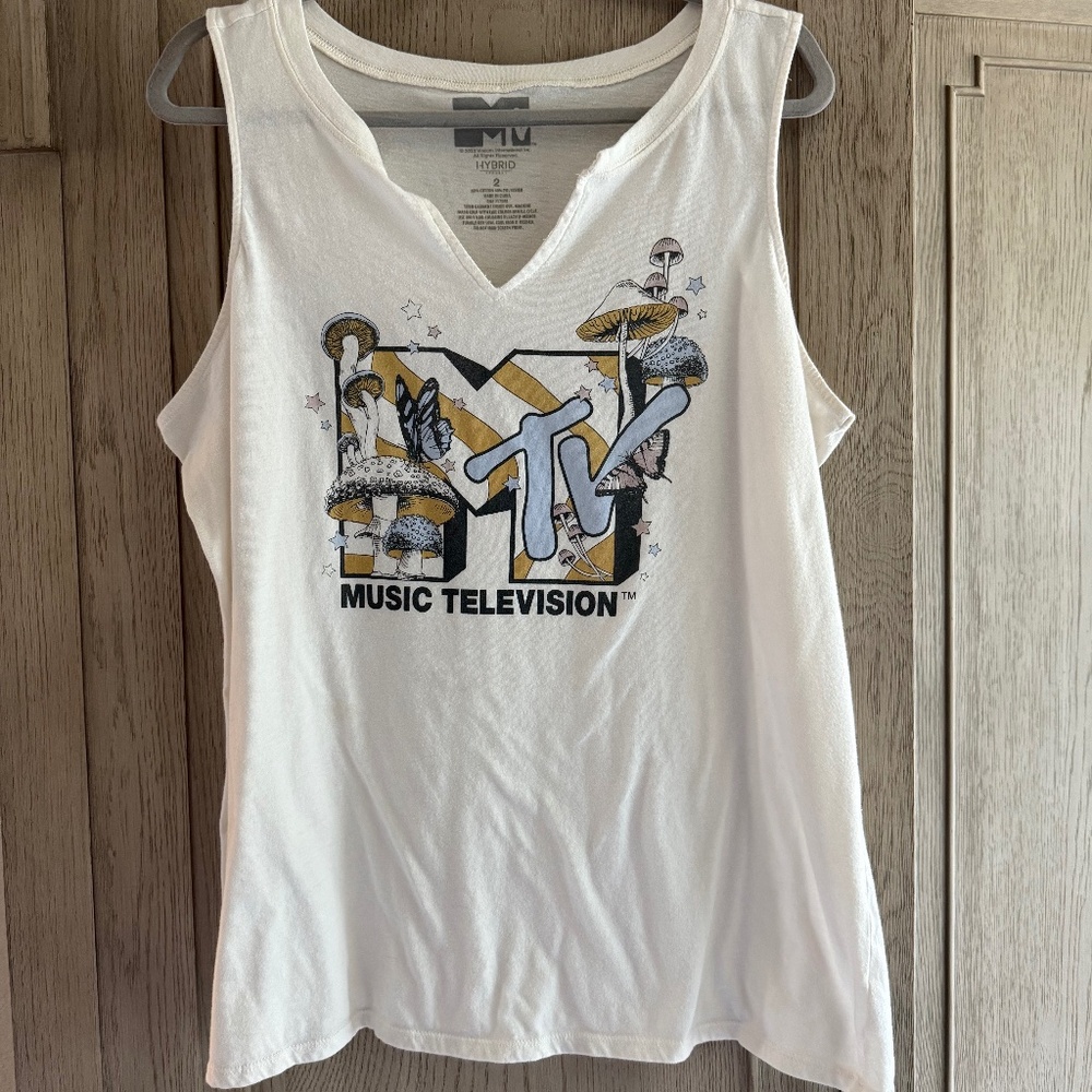 Graphic tank